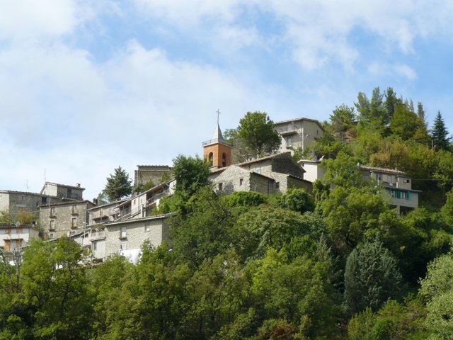 Poggio al sole, tra il verde e il cielo