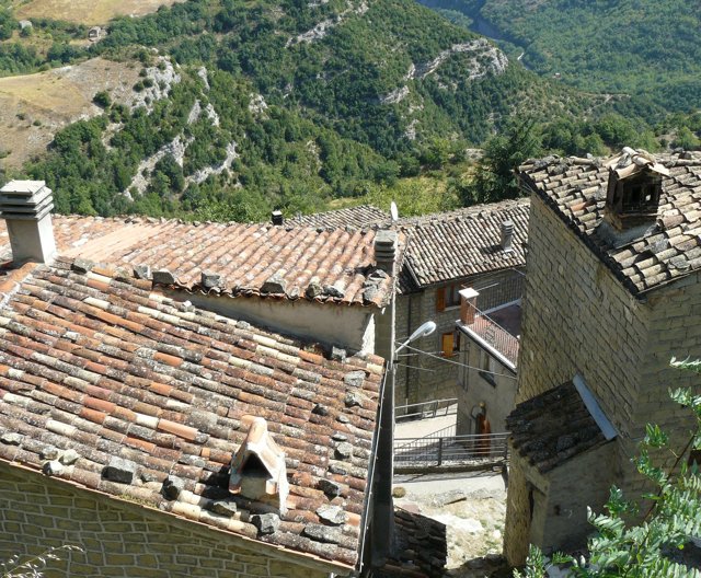 Tetti, vicoli e colline